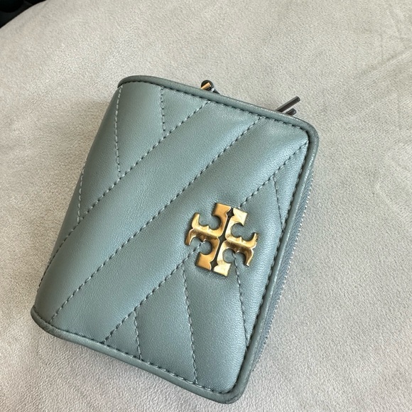 Tory Burch Handbags - Tory Burch Bi-Fold wallet